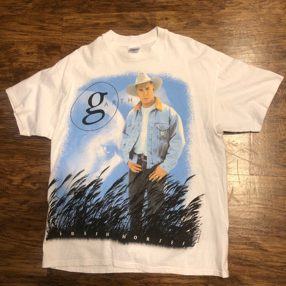 SOLD ‼️ Vintage Garth Brooks Concert Tee